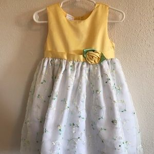 C7)  💚🤍💛WonderKids Lovely dress!💛🤍💚